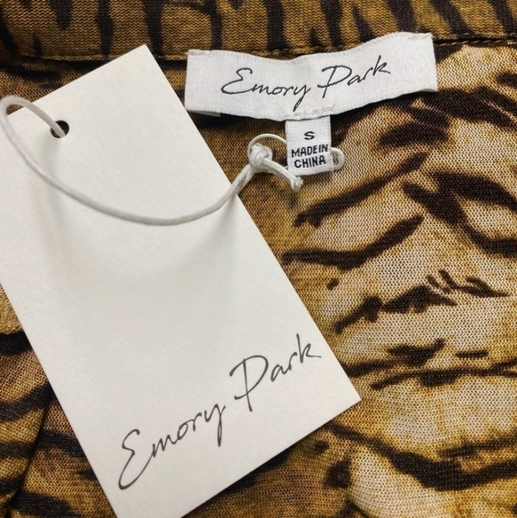 𝅺Emory Park Long Sleeve Cropped Shirt - Picture 4 of 6